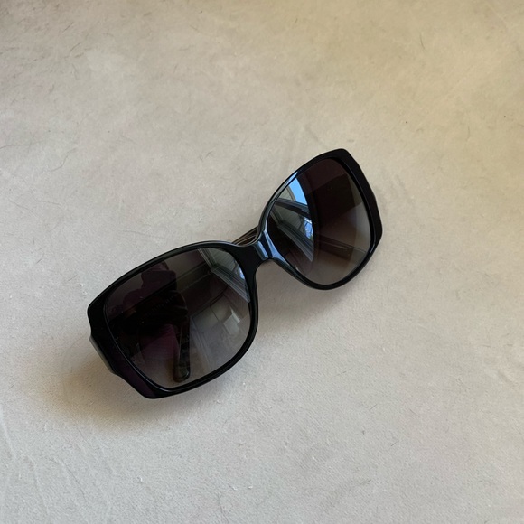 COPY - Burberry sunglasses - Picture 1 of 3